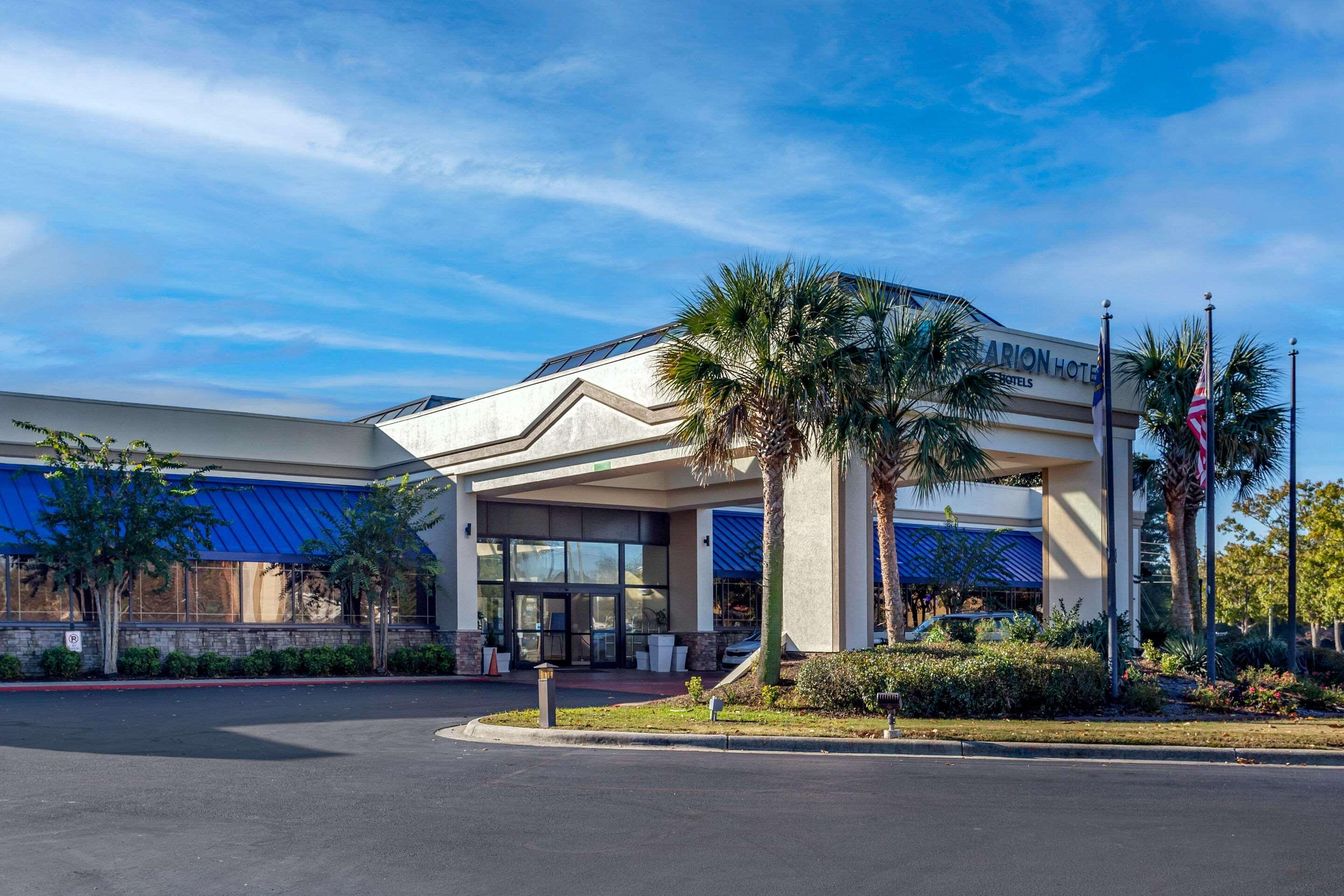 Clarion Hotel Fayetteville Exterior photo