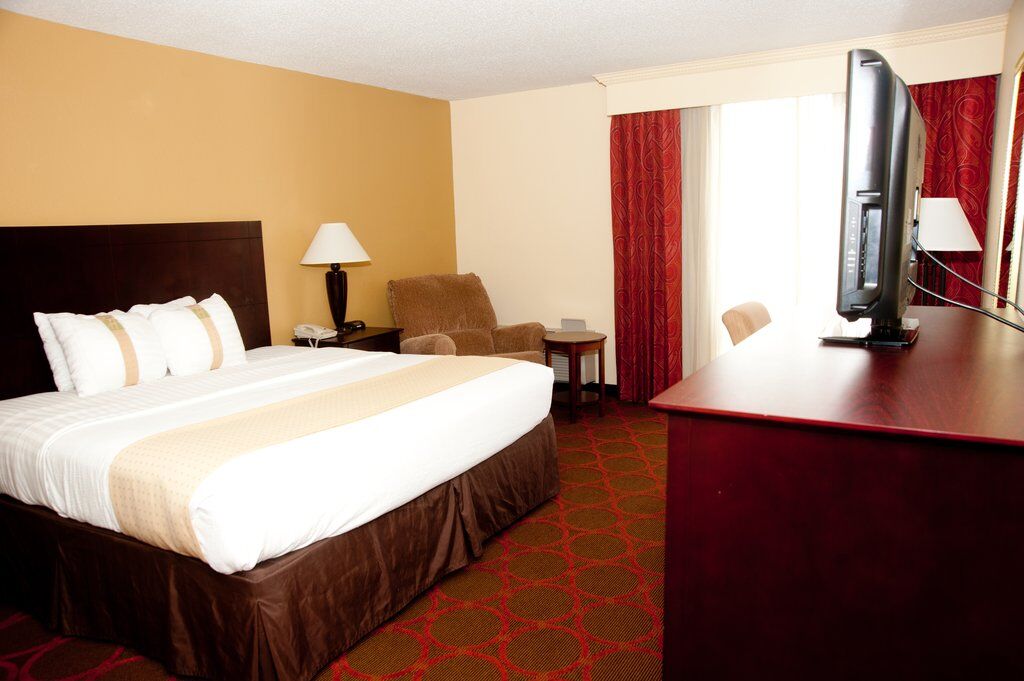 Clarion Hotel Fayetteville Exterior photo
